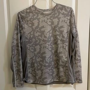 Women’s size large Huk long sleeve fishing shirt / swimming cover up
